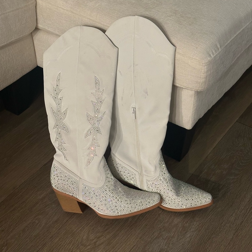 White Western-Style Women's Boots